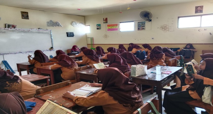 Khotmil Qur’an Peringati Haul KH. Ali Ahmad Ke-24 di MTs Darul Falah Cukir